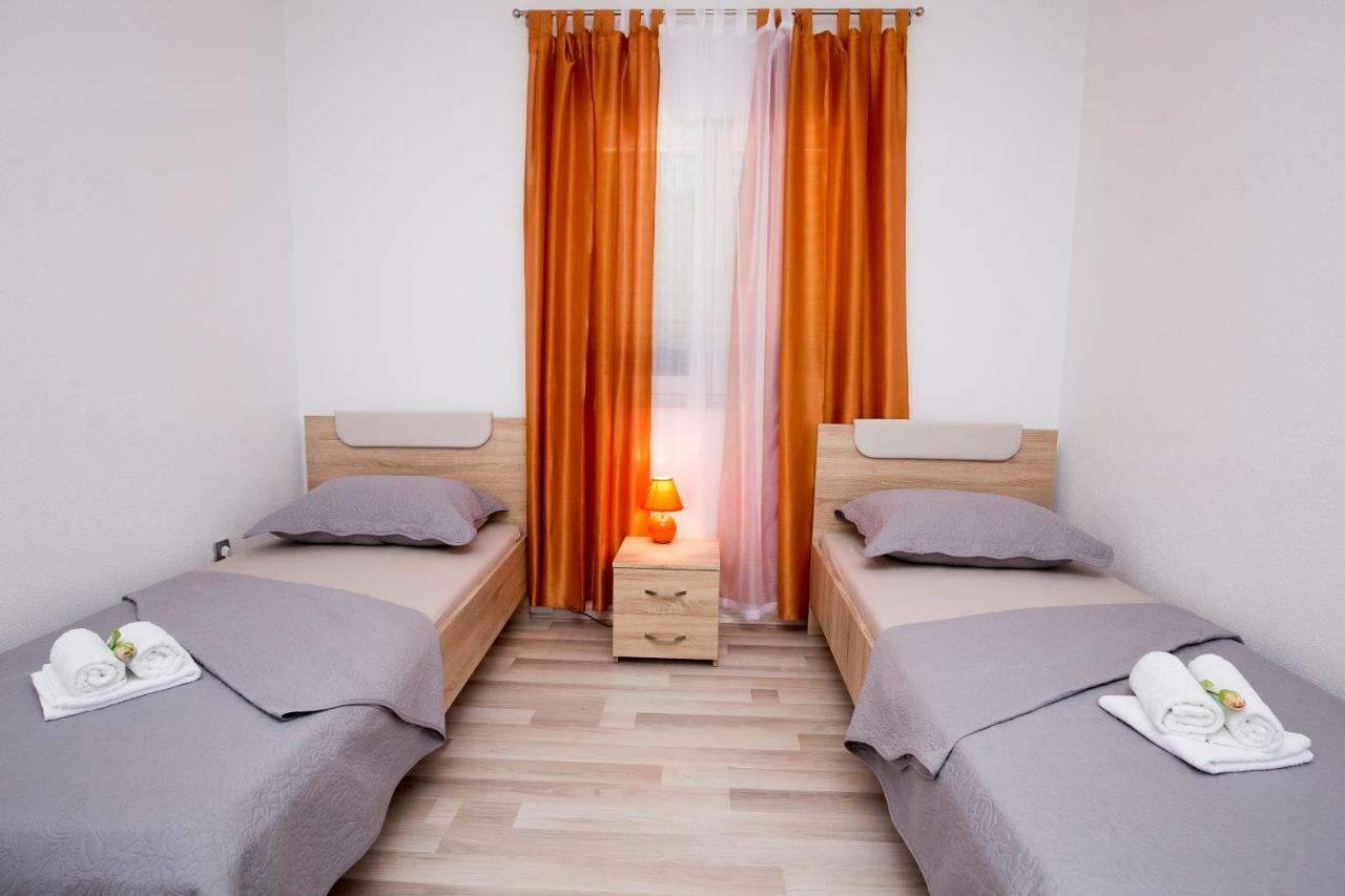 Holiday House M&A&K With Swimming Pool Kastel Stafilic Екстер'єр фото
