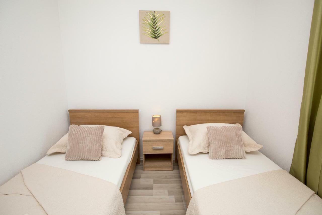 Holiday House M&A&K With Swimming Pool Kastel Stafilic Екстер'єр фото