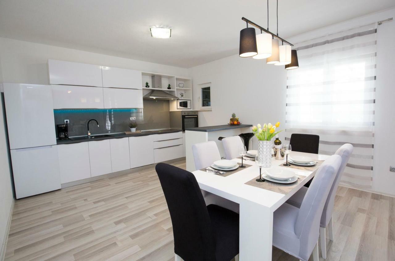 Holiday House M&A&K With Swimming Pool Kastel Stafilic Екстер'єр фото