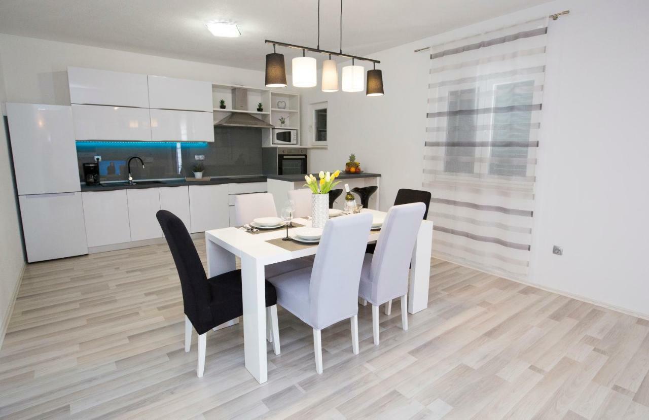 Holiday House M&A&K With Swimming Pool Kastel Stafilic Екстер'єр фото