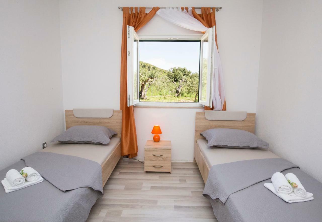 Holiday House M&A&K With Swimming Pool Kastel Stafilic Екстер'єр фото