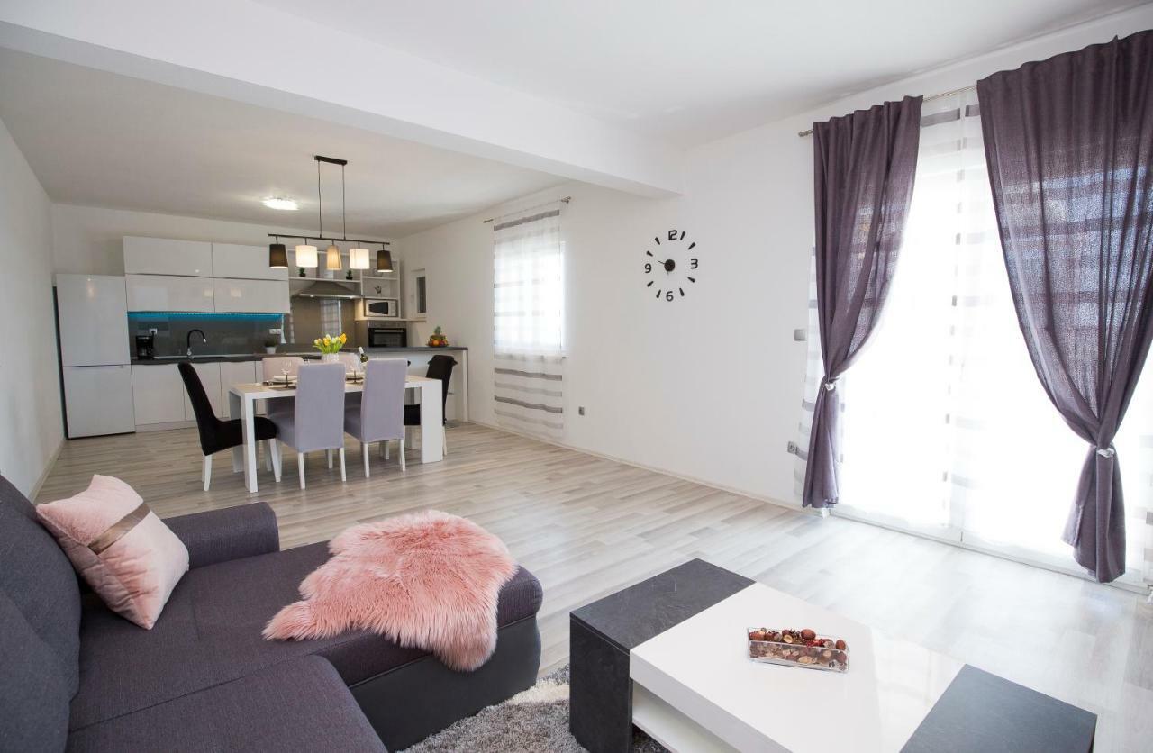 Holiday House M&A&K With Swimming Pool Kastel Stafilic Екстер'єр фото